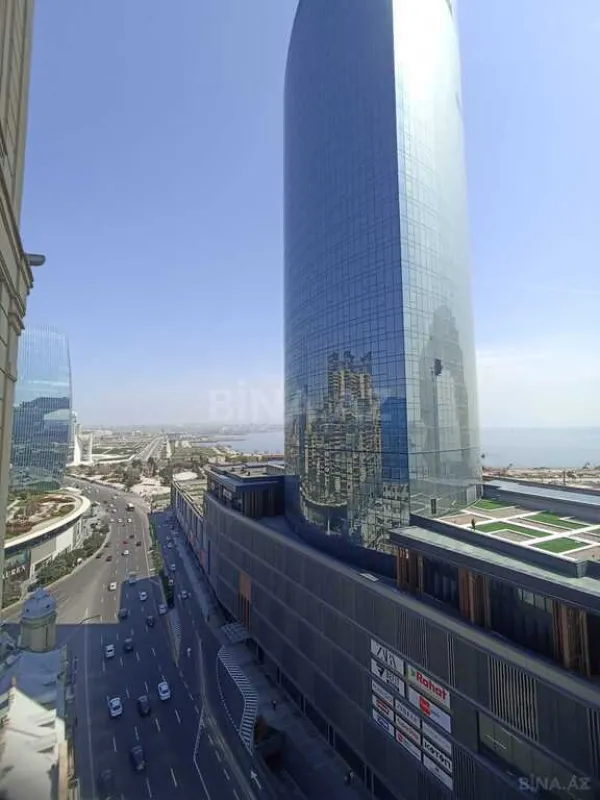 Satılır 3 otaqlı mənzil 172 m²