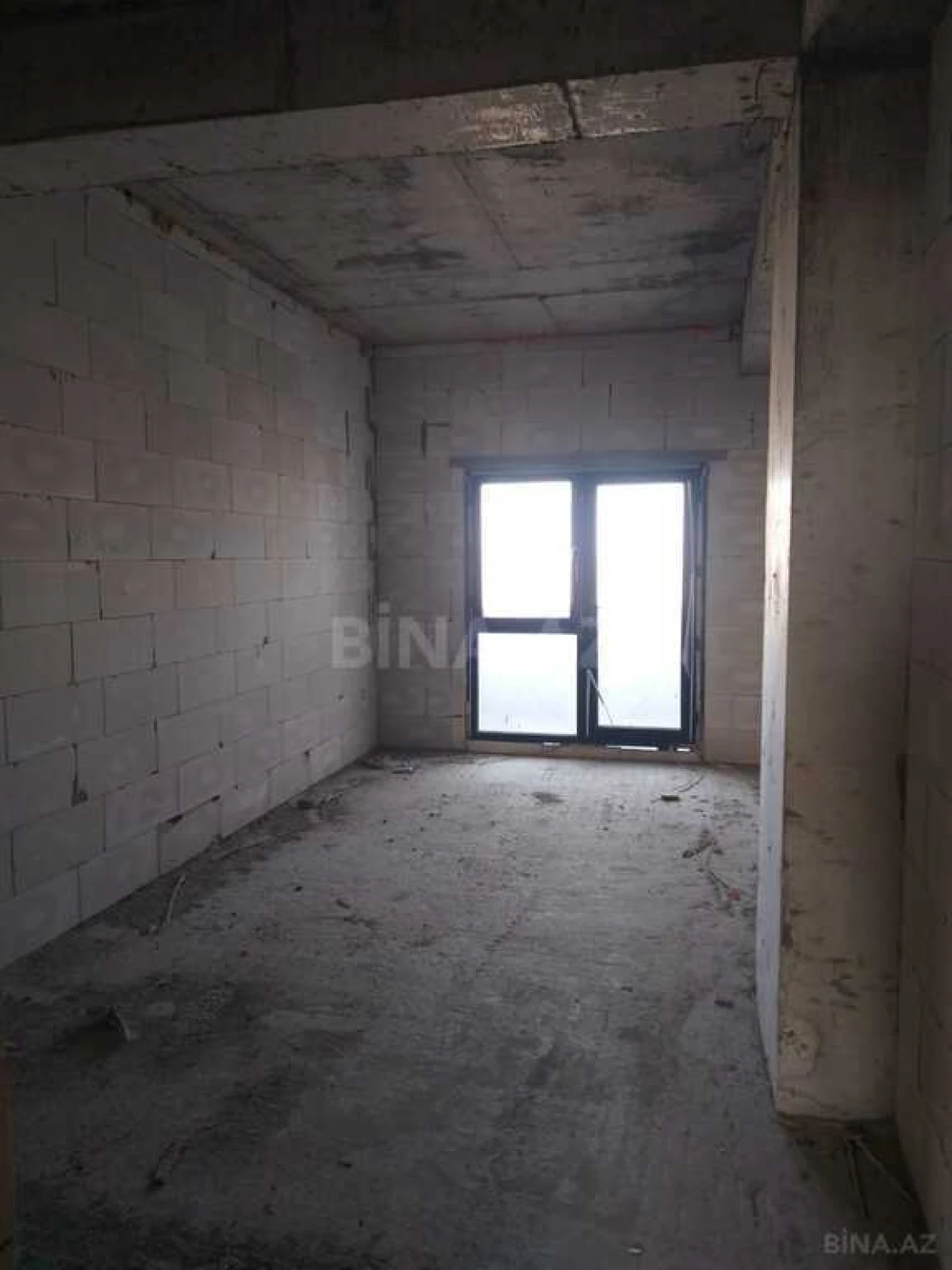 Satılır 4 otaqlı mənzil 162 m²