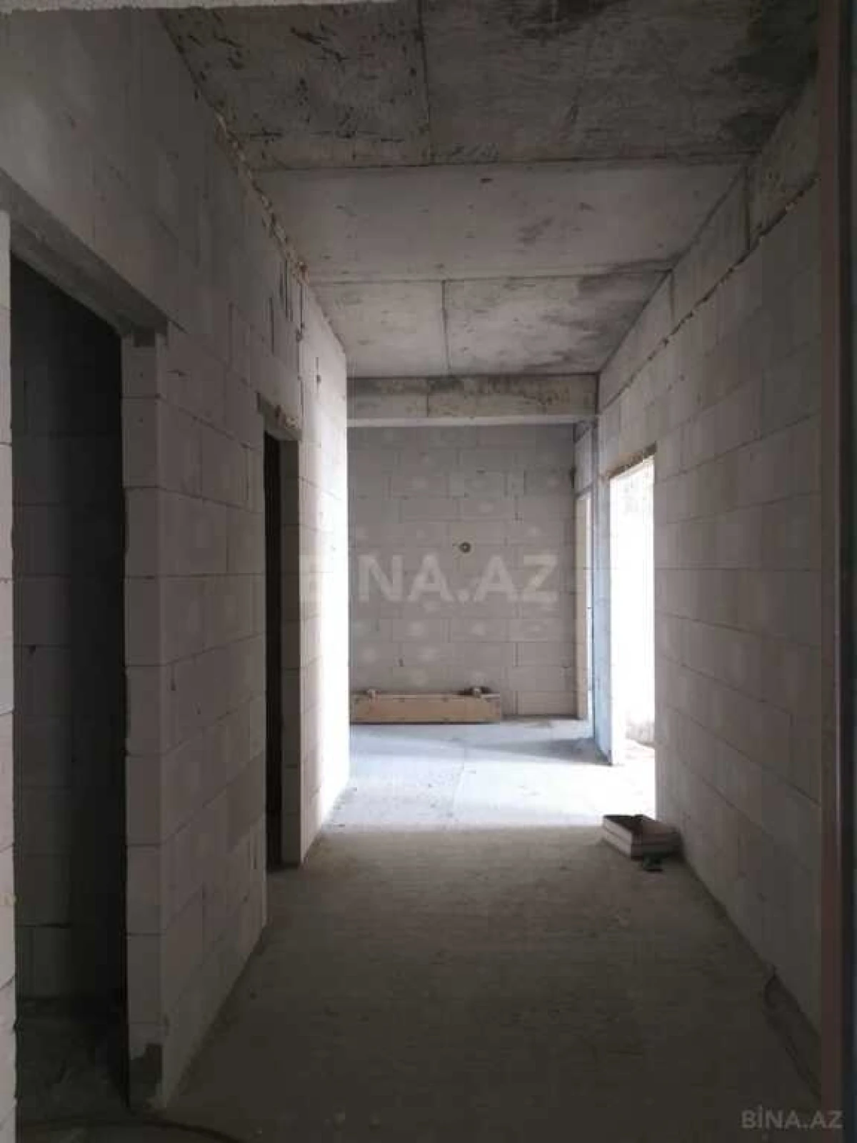 Satılır 4 otaqlı mənzil 162 m²