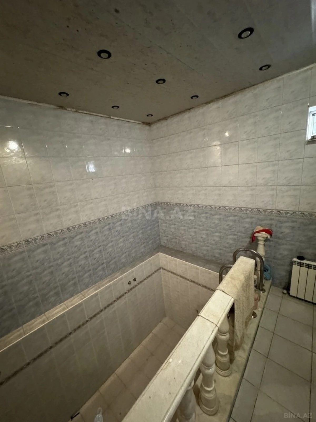 Satılır 8 otaqlı həyət evi 580 m²