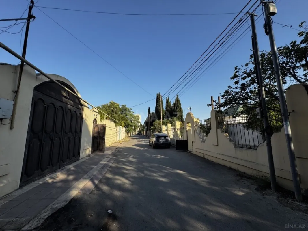 Satılır 8 otaqlı həyət evi 580 m²