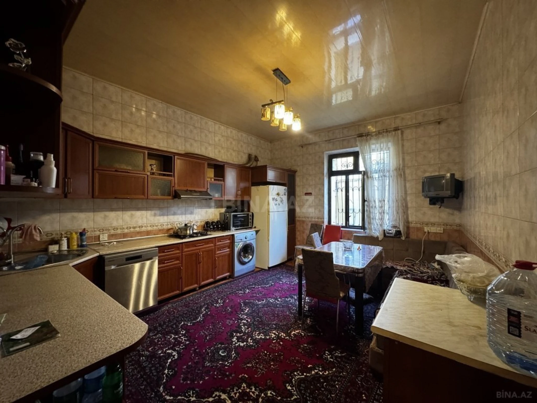 Satılır 8 otaqlı həyət evi 580 m²