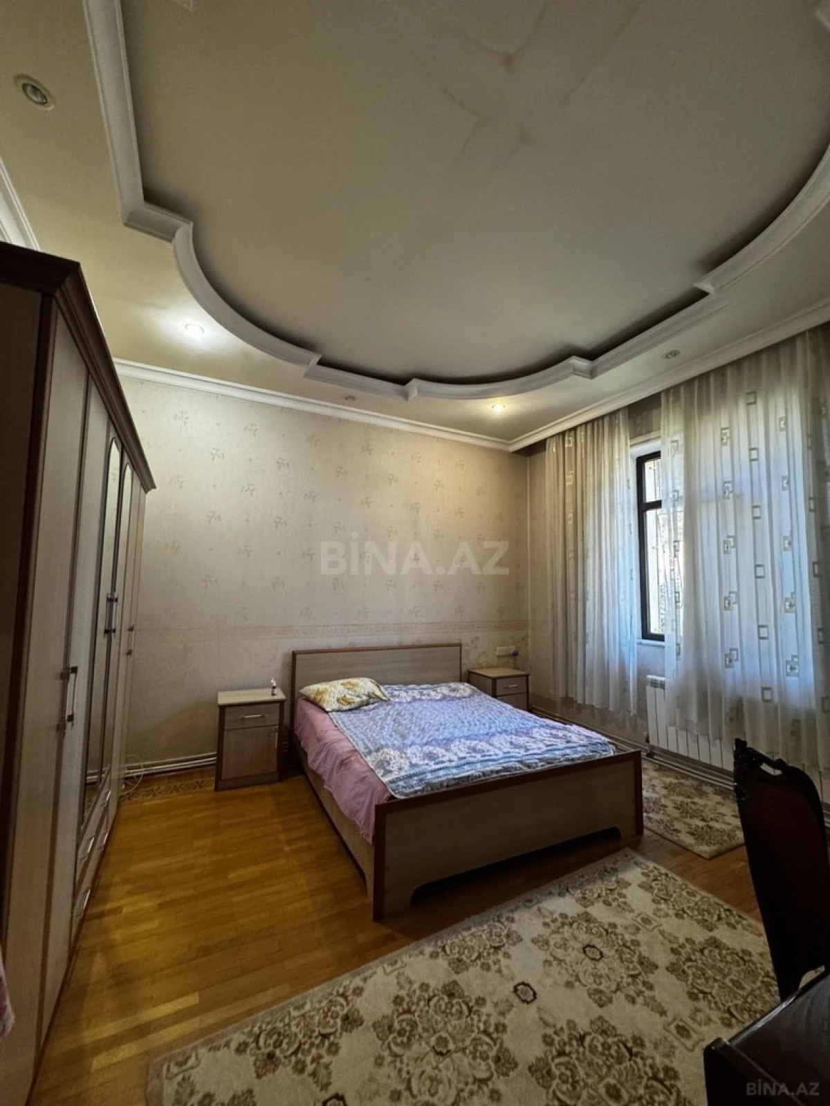 Satılır 8 otaqlı həyət evi 580 m²