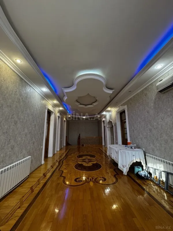 Satılır 8 otaqlı həyət evi 580 m²