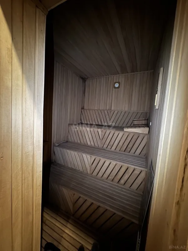 Satılır 8 otaqlı həyət evi 580 m²