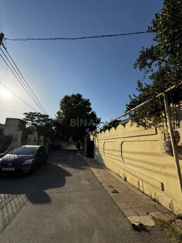 Satılır 8 otaqlı həyət evi 580 m²