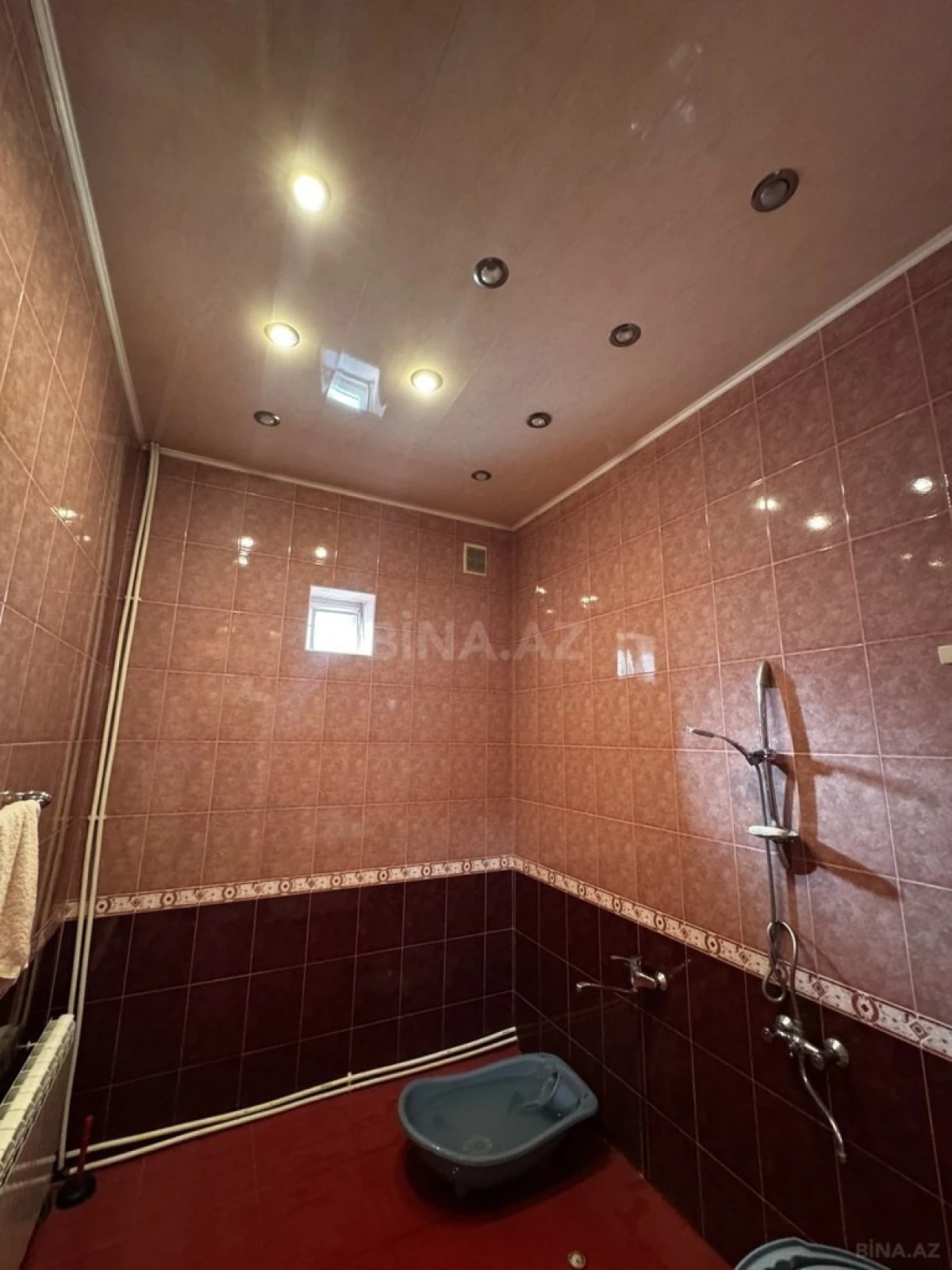 Satılır 8 otaqlı həyət evi 580 m²