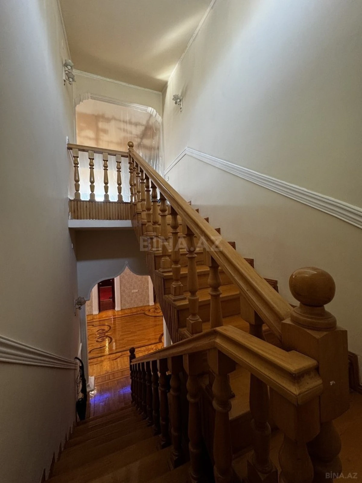 Satılır 8 otaqlı həyət evi 580 m²