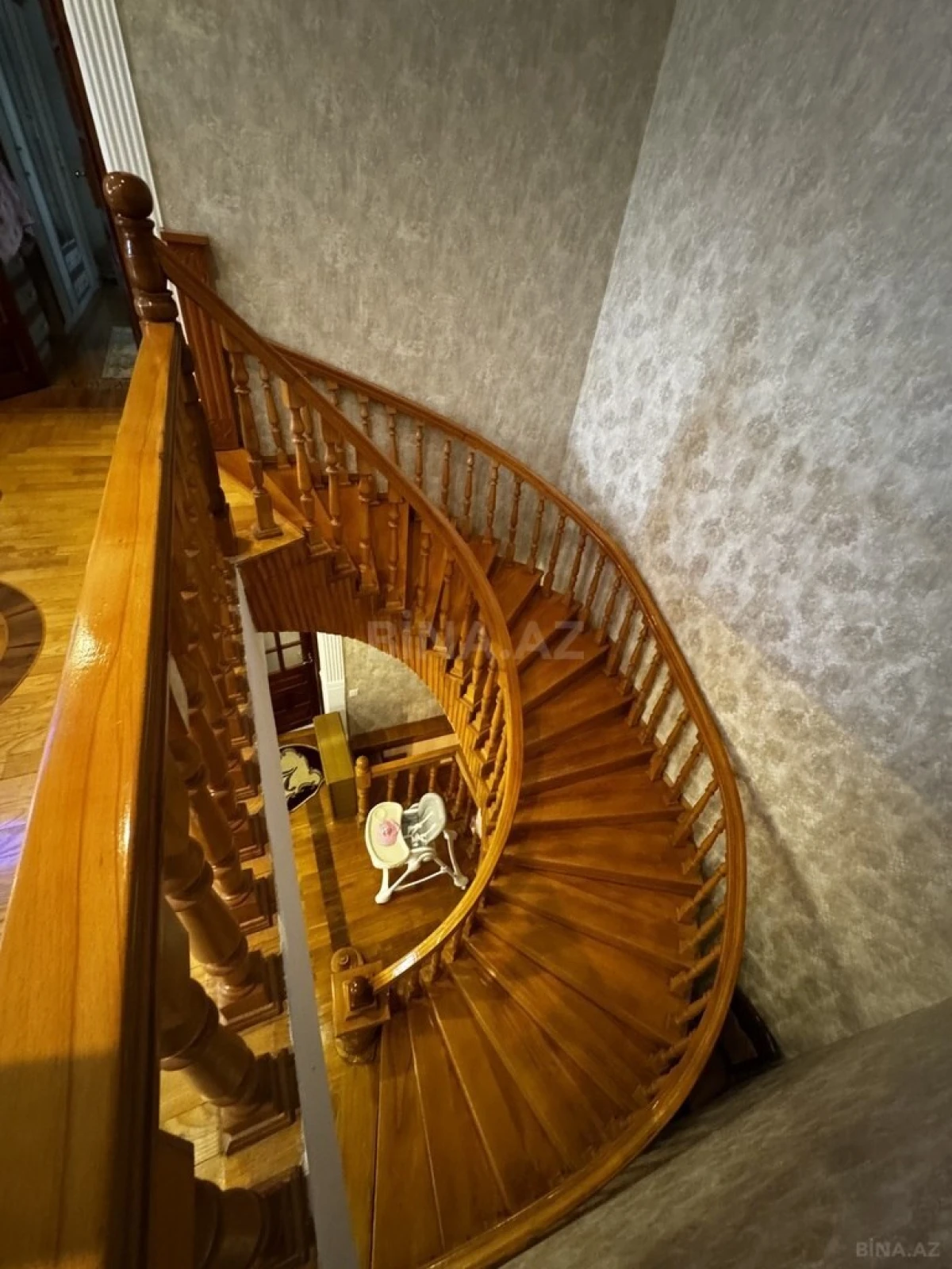 Satılır 8 otaqlı həyət evi 580 m²