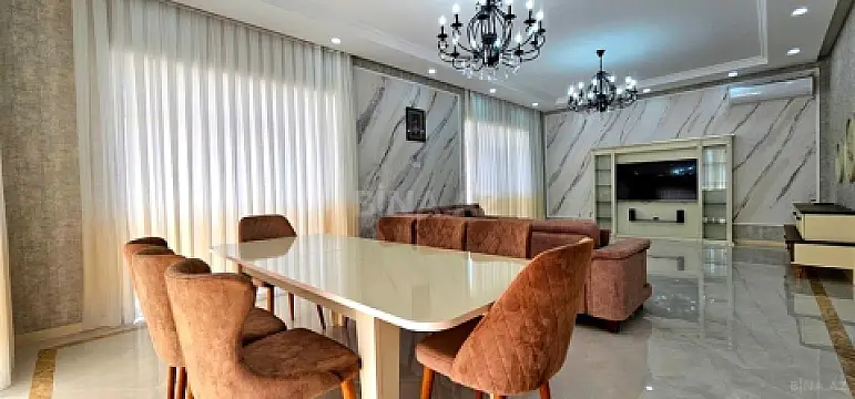Satılır 5 otaqlı həyət evi 250 m²