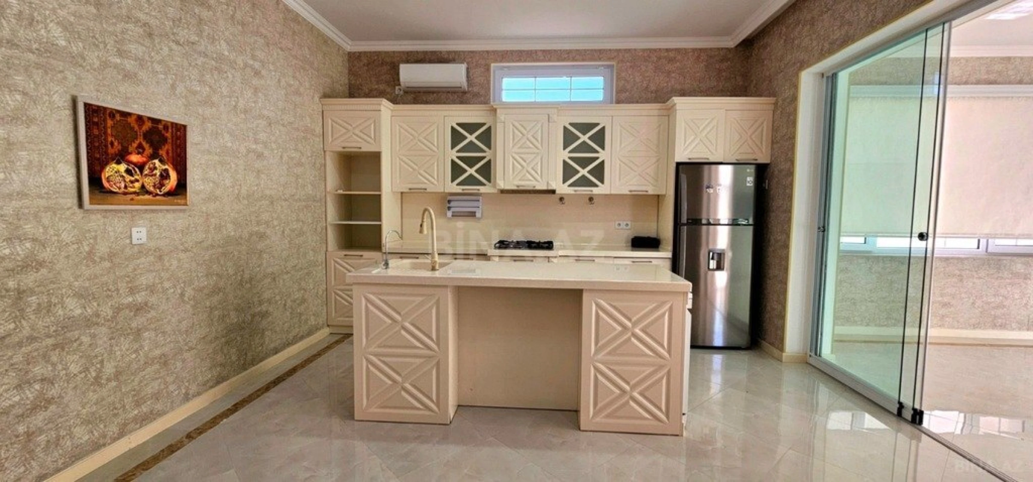 Satılır 5 otaqlı həyət evi 250 m²