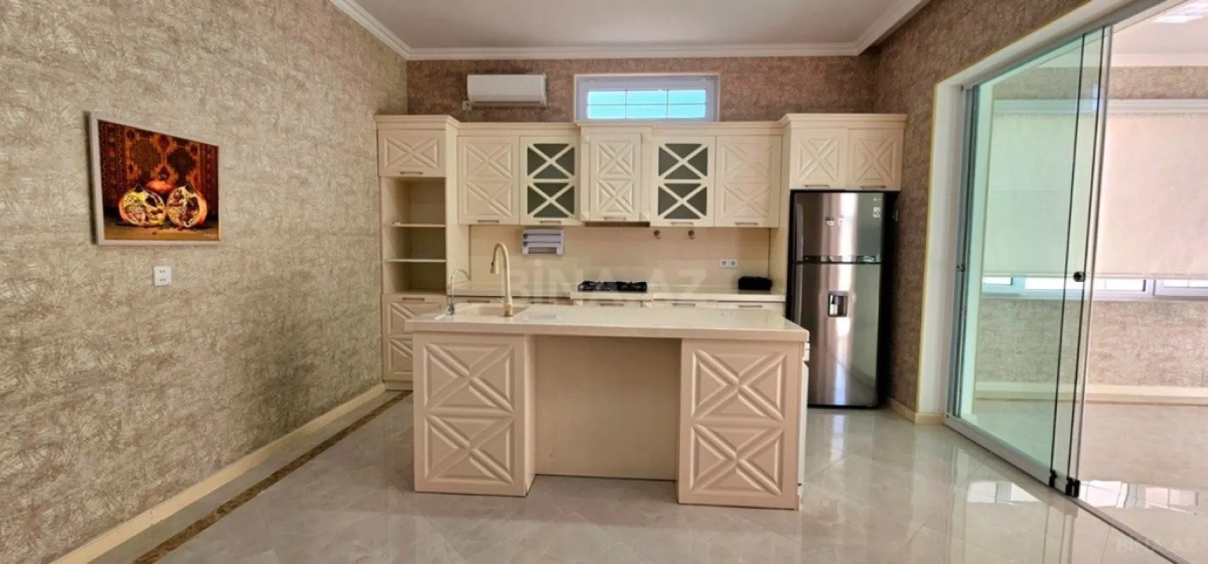 Satılır 5 otaqlı həyət evi 250 m²