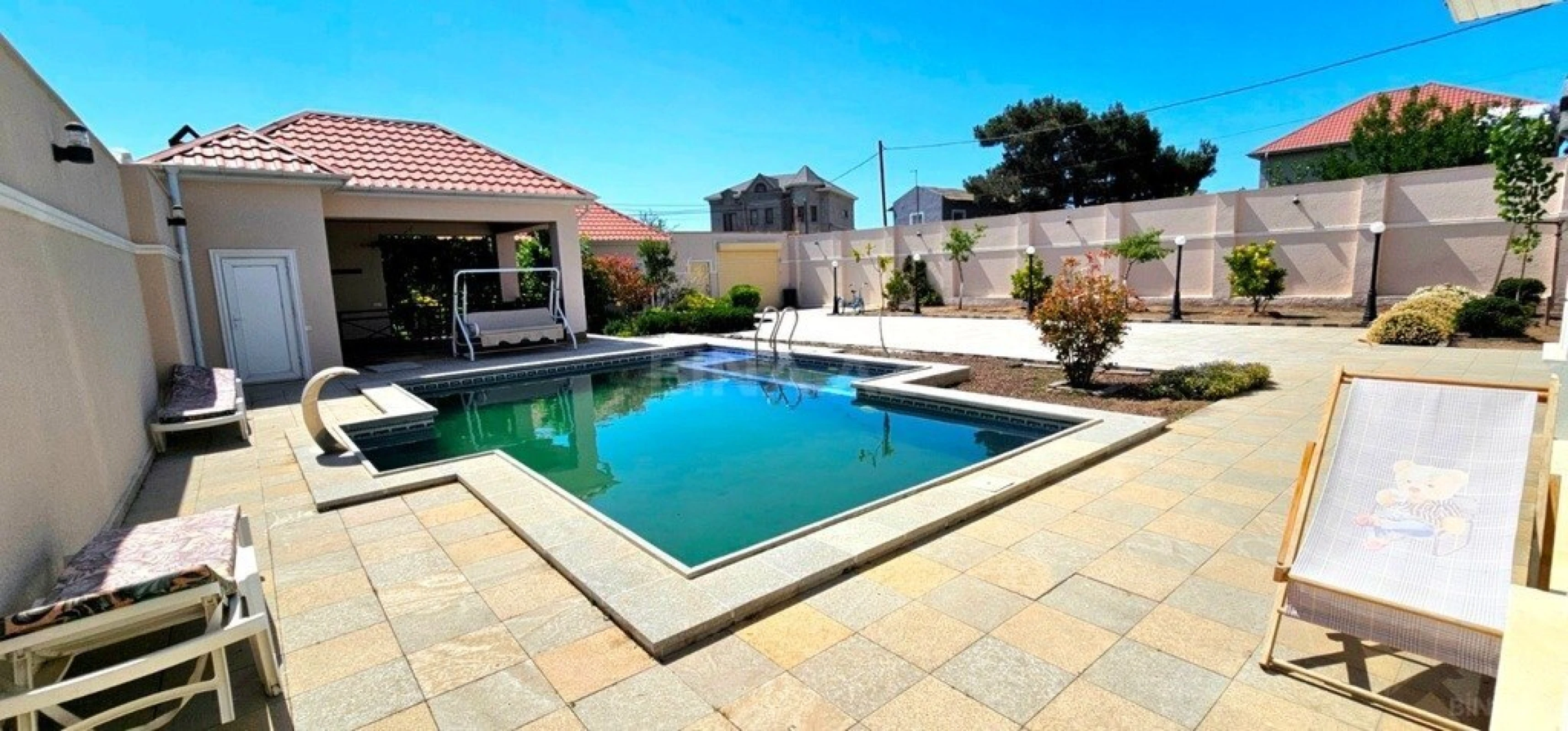 Satılır 5 otaqlı həyət evi 250 m²