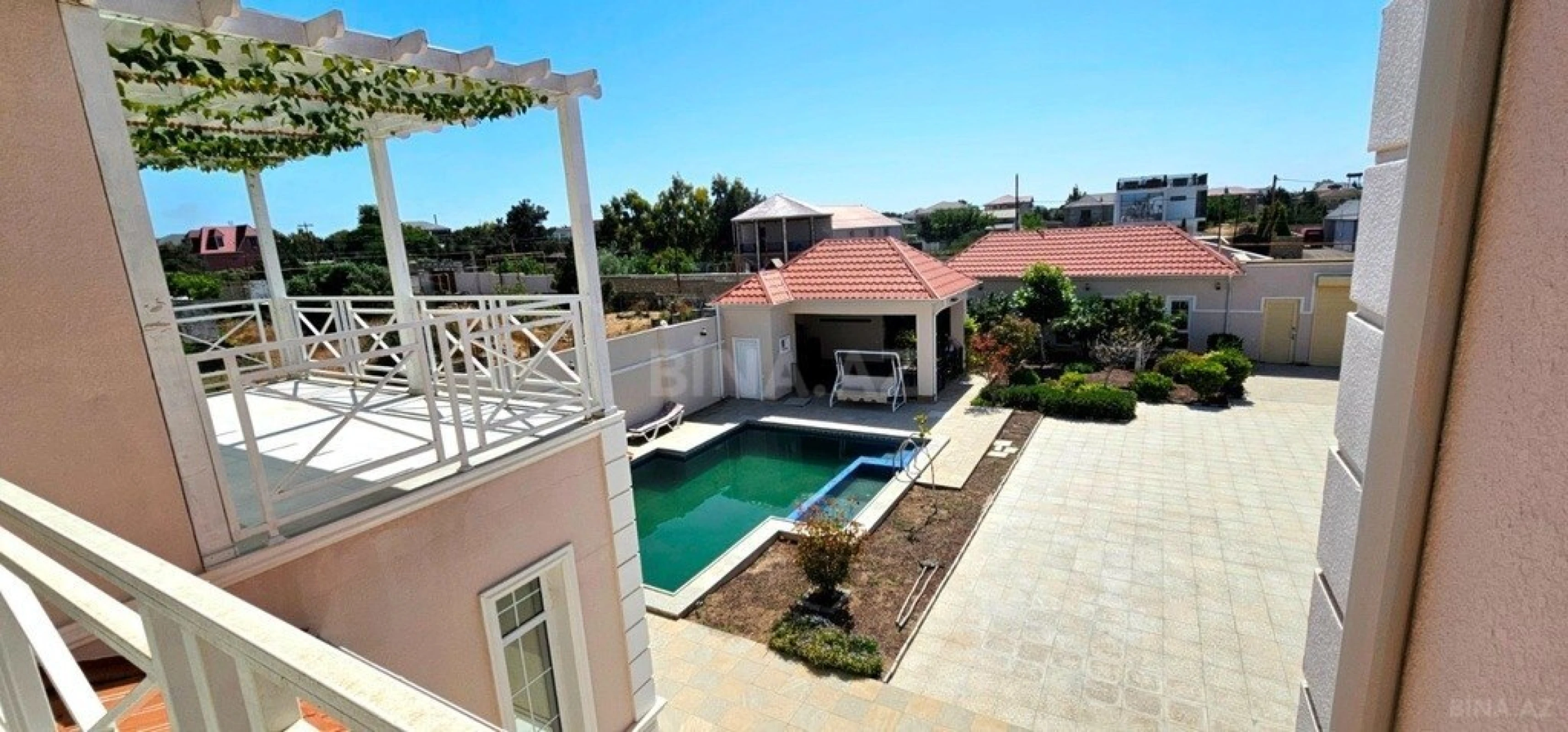 Satılır 5 otaqlı həyət evi 250 m²