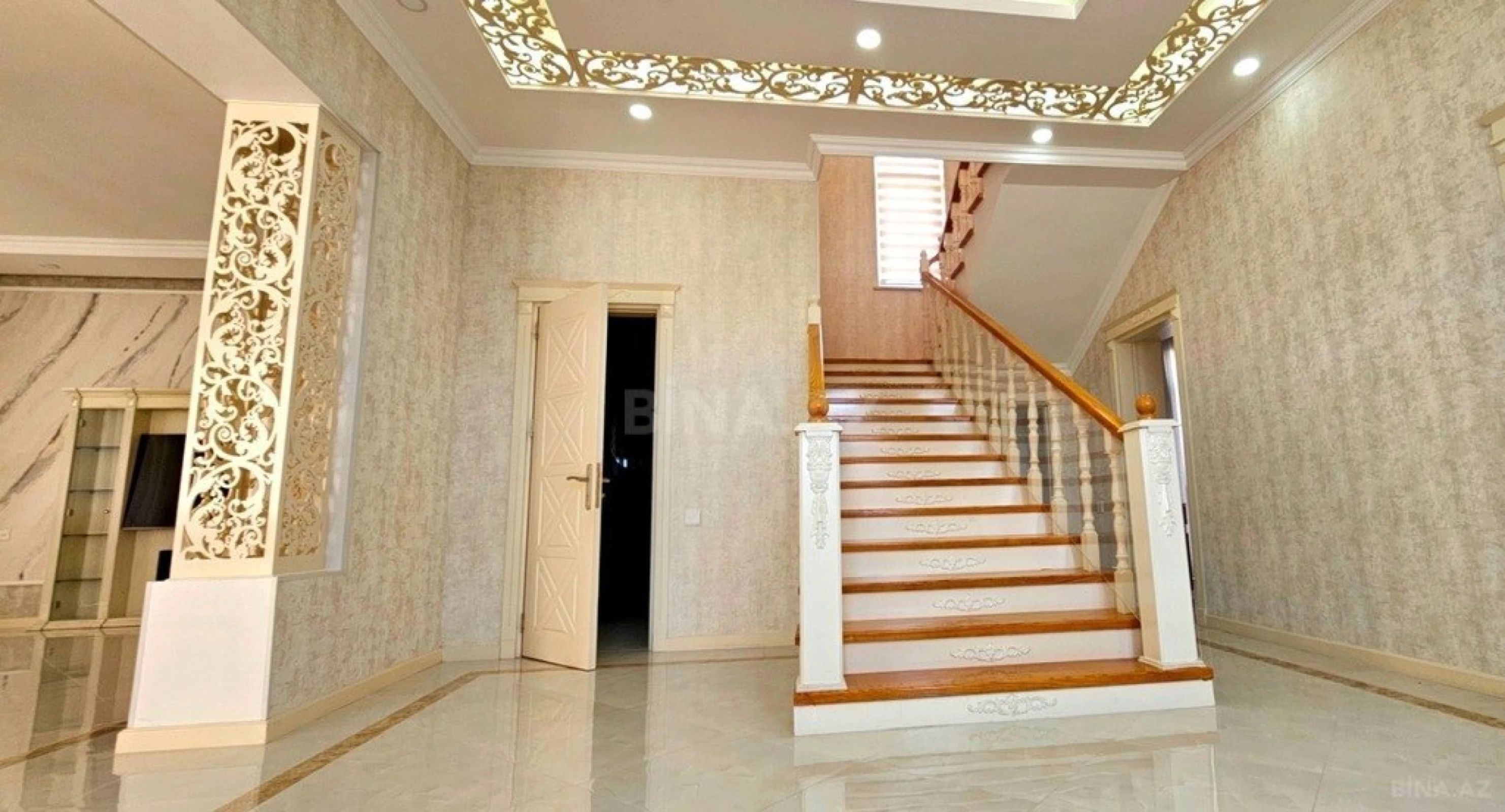 Satılır 5 otaqlı həyət evi 250 m²