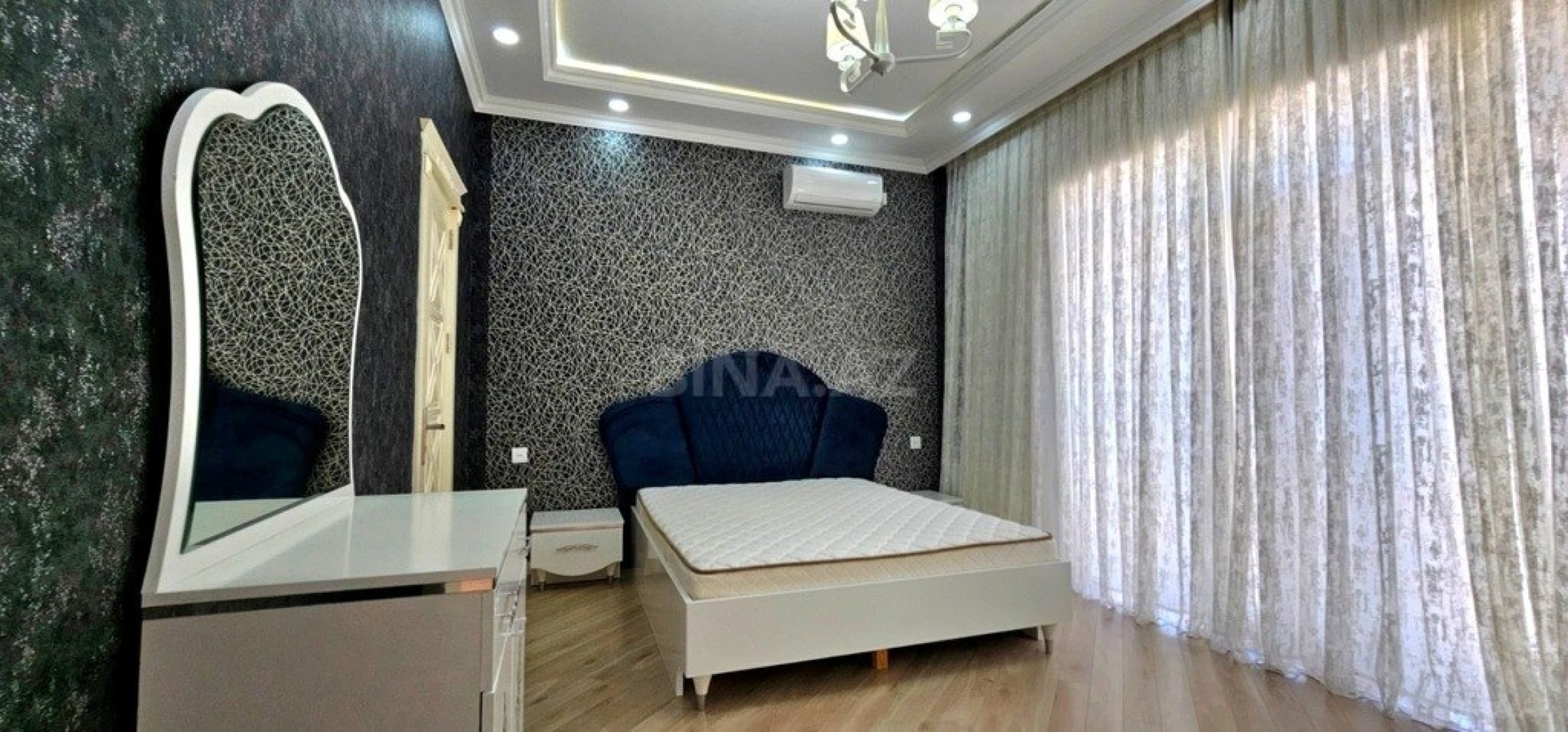 Satılır 5 otaqlı həyət evi 250 m²