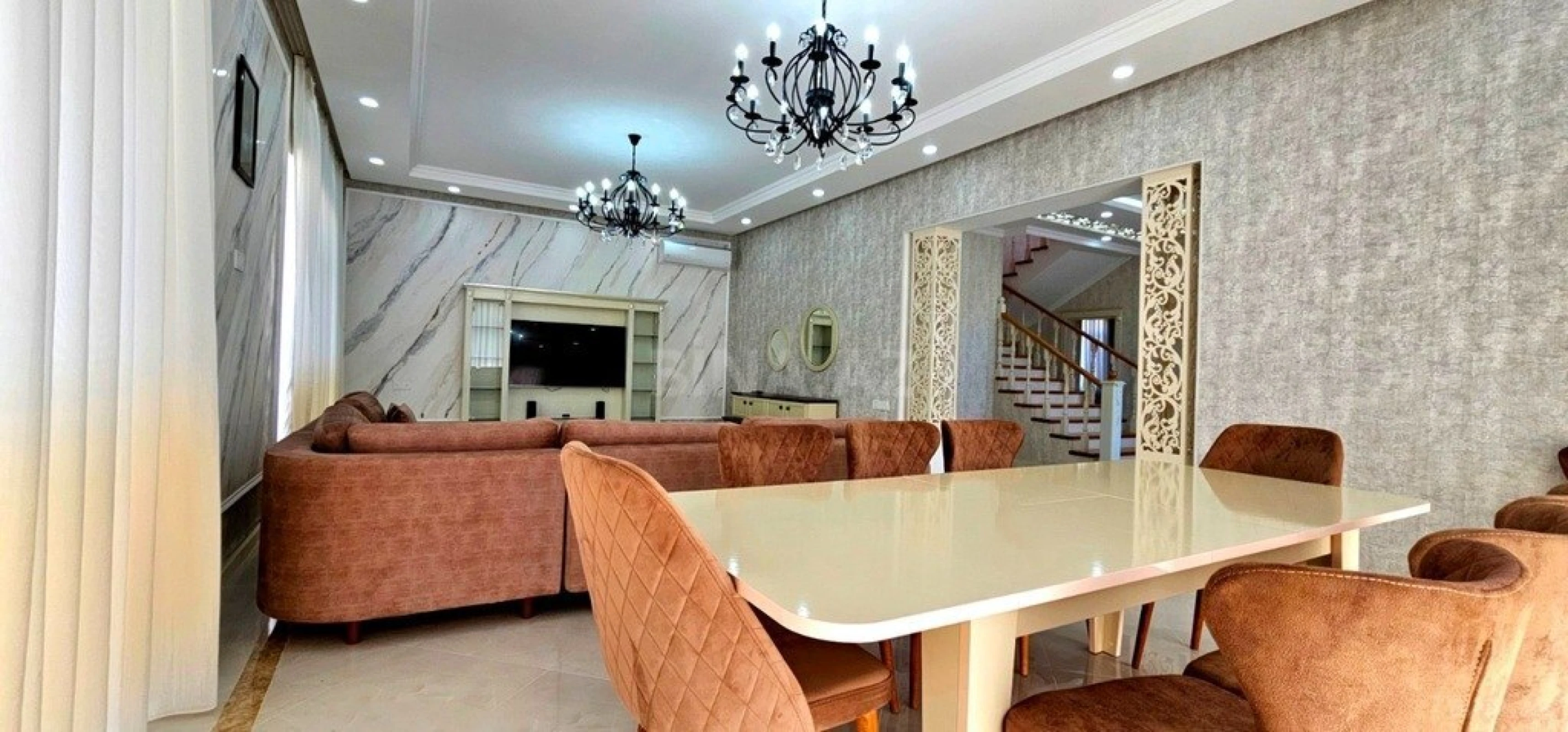Satılır 5 otaqlı həyət evi 250 m²