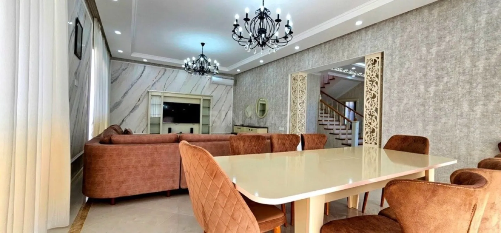 Satılır 5 otaqlı həyət evi 250 m²