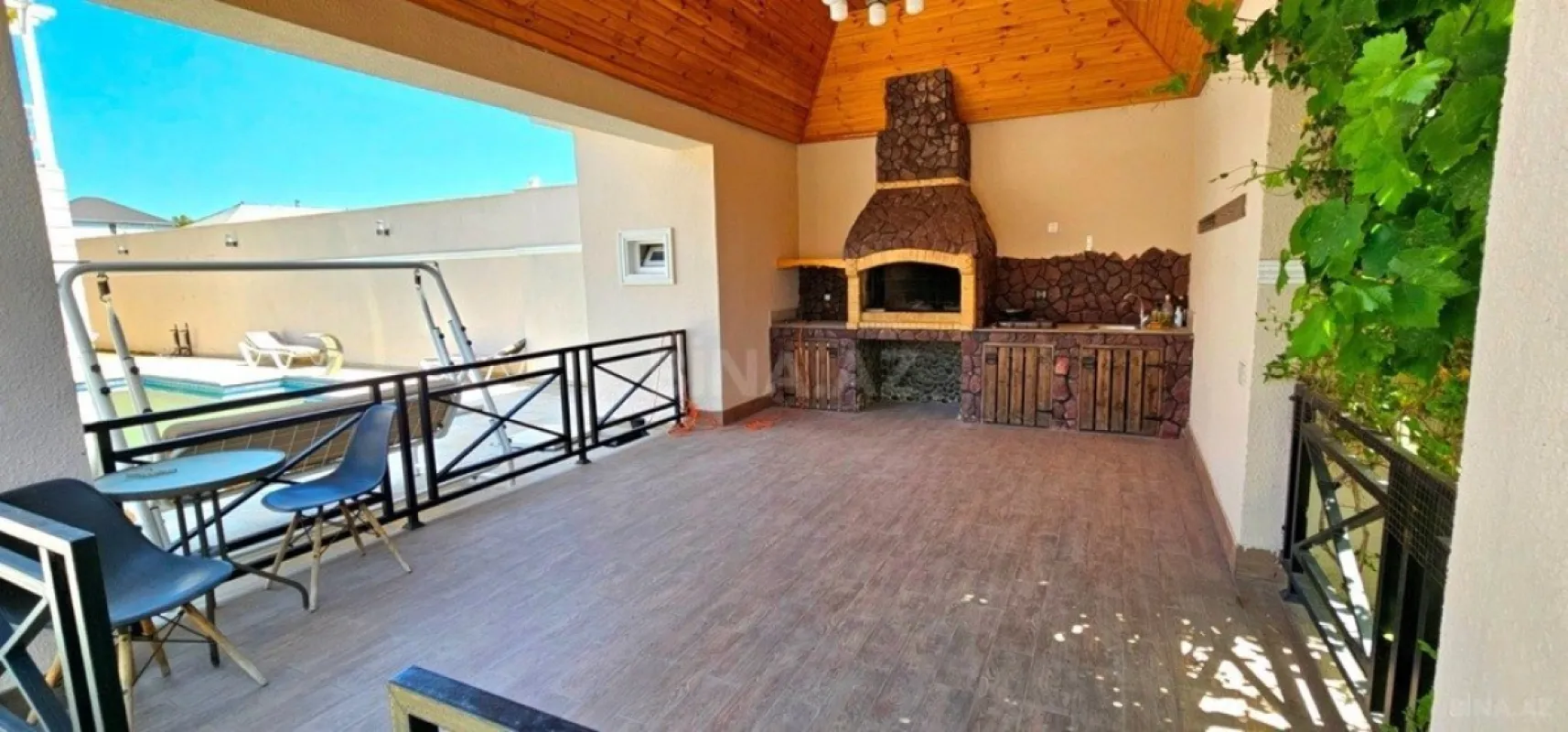 Satılır 5 otaqlı həyət evi 250 m²