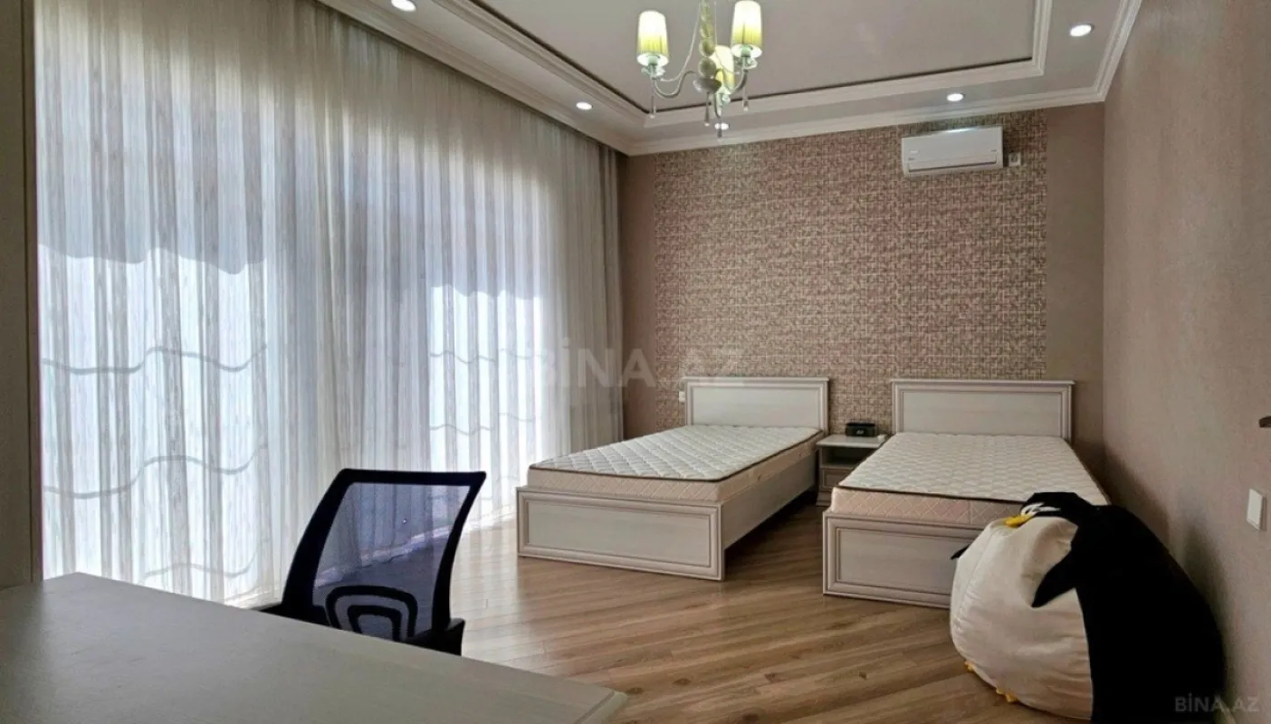 Satılır 5 otaqlı həyət evi 250 m²
