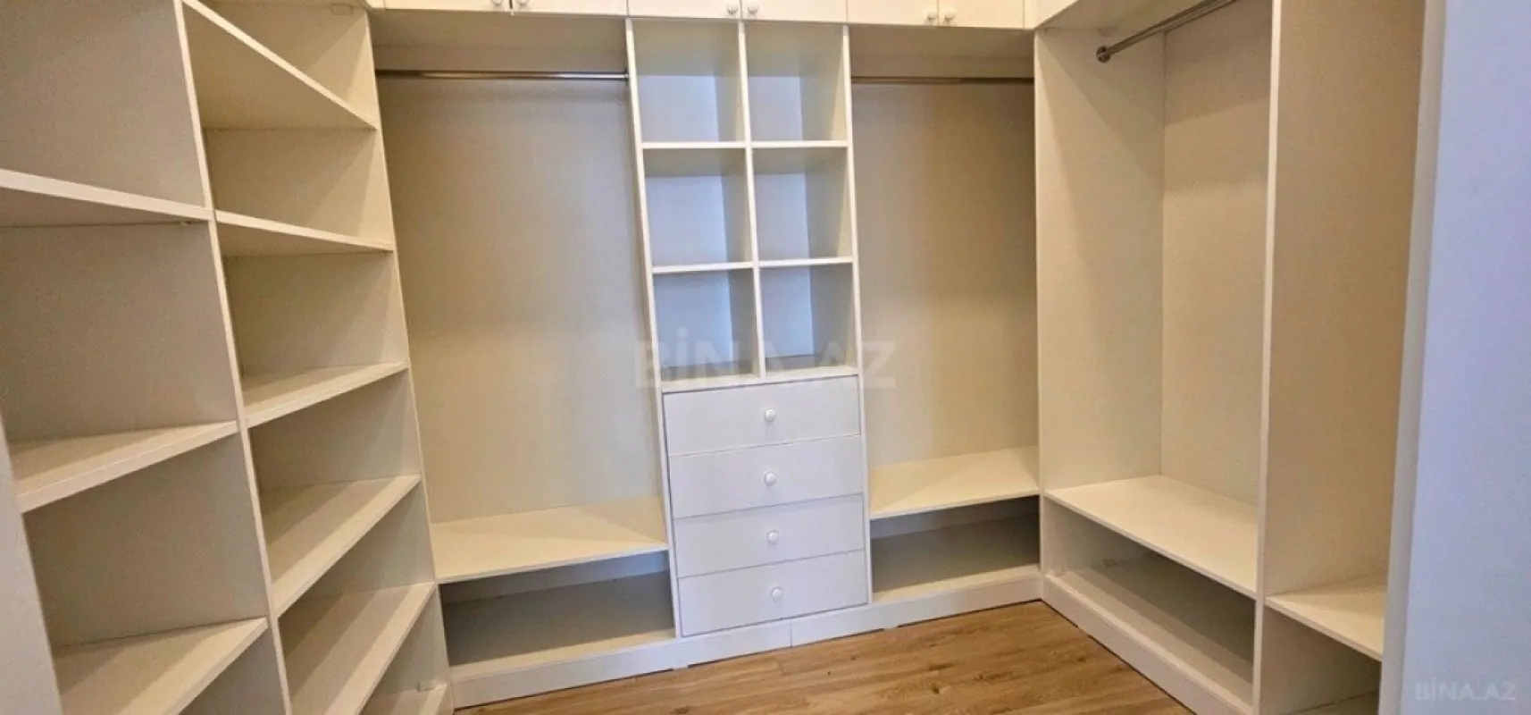 Satılır 5 otaqlı həyət evi 250 m²