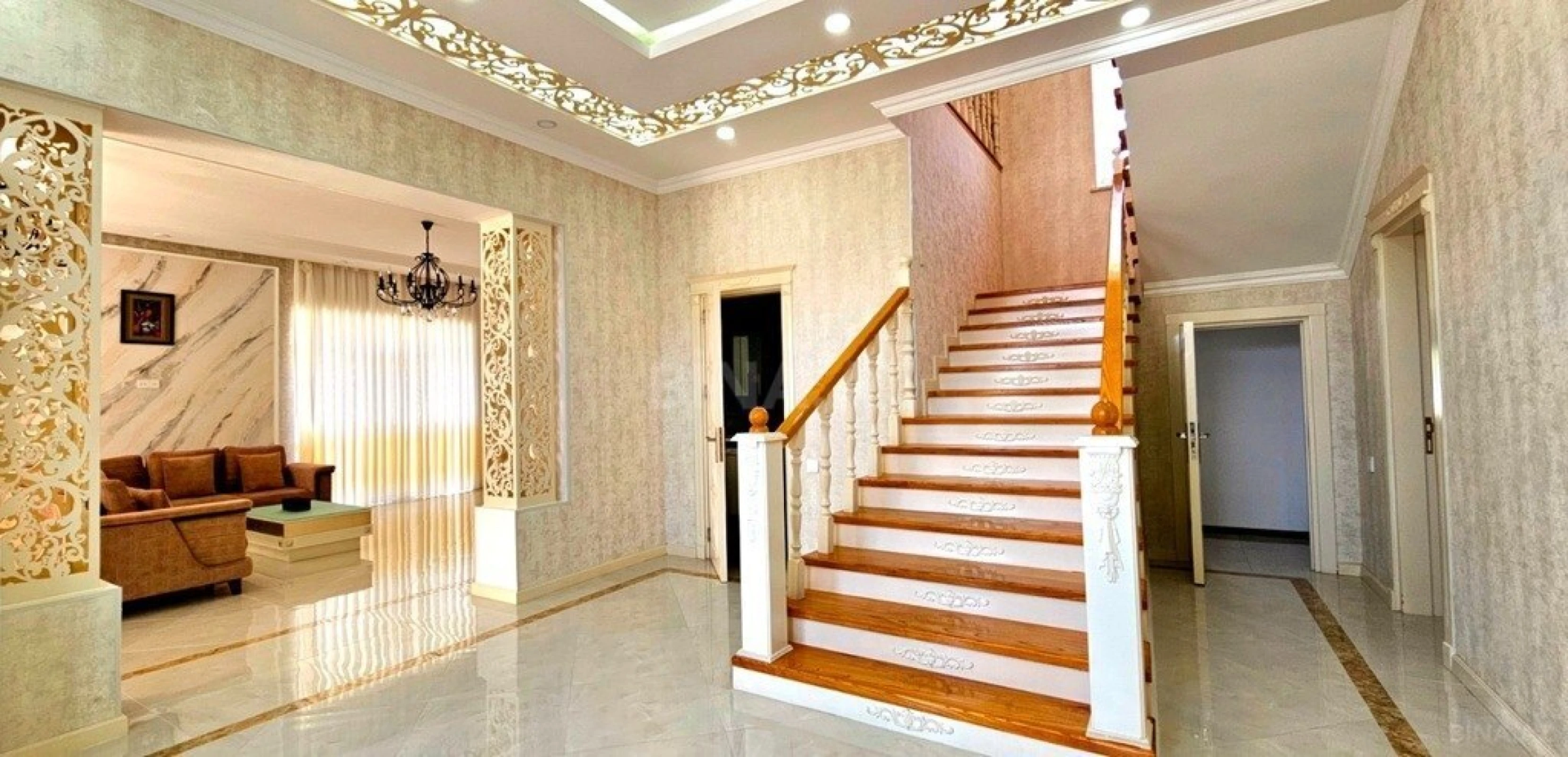 Satılır 5 otaqlı həyət evi 250 m²