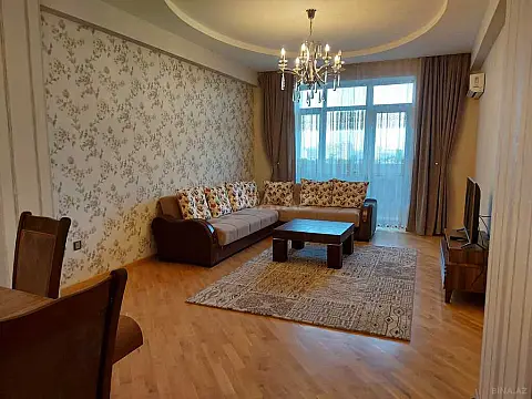 Kirayə verilir 2 otaqlı mənzil 75 m²