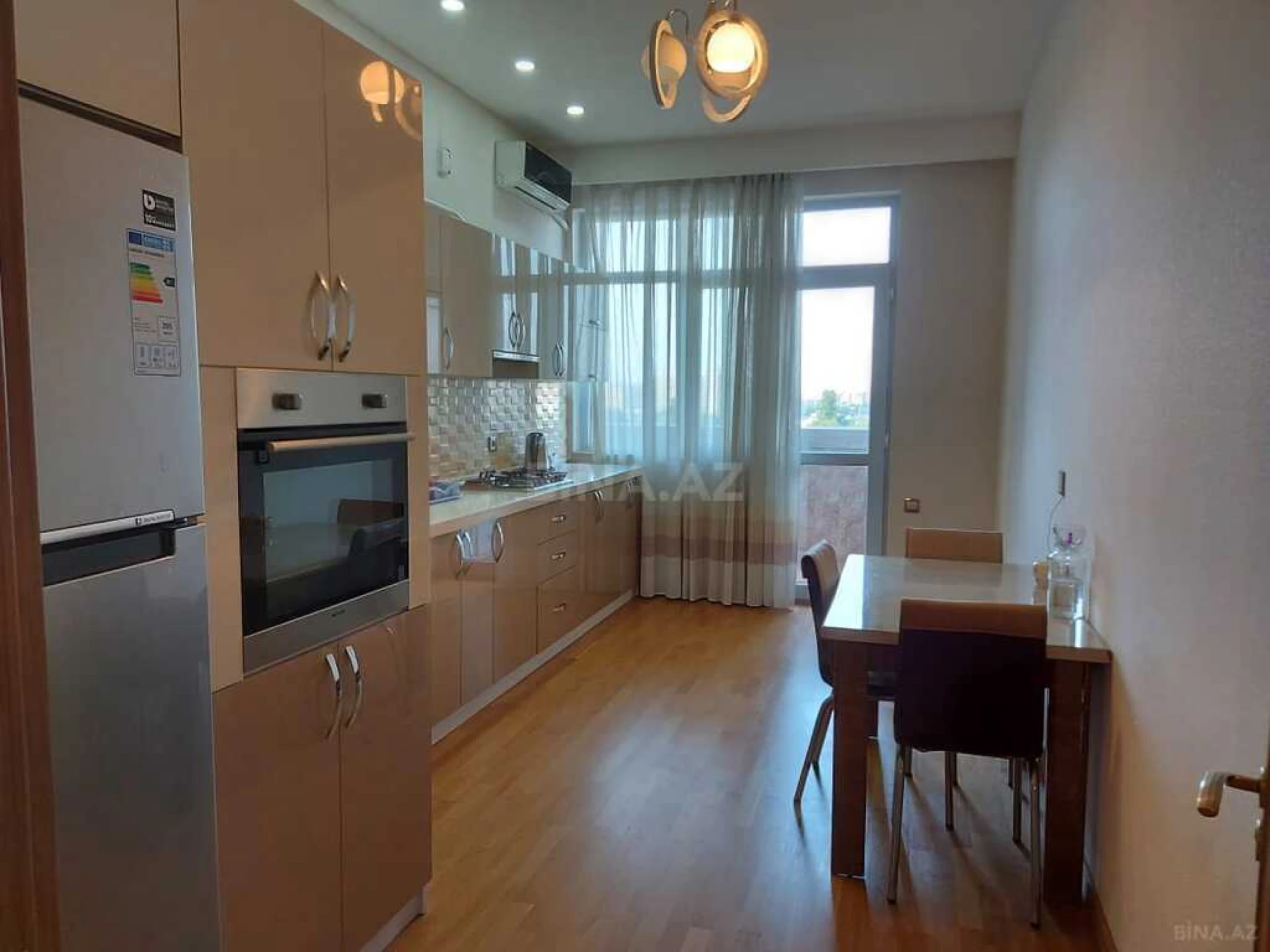 Kirayə verilir 2 otaqlı mənzil 75 m²