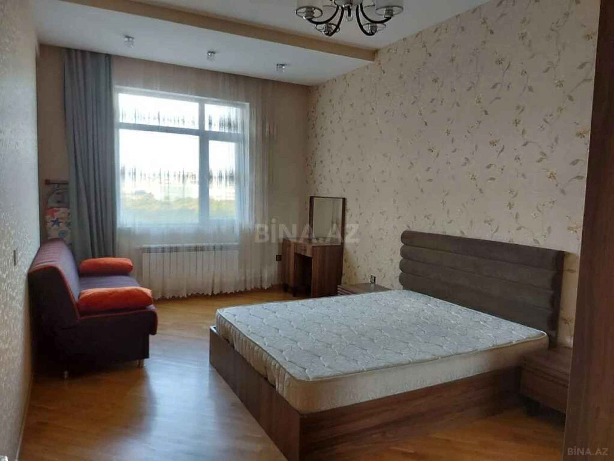 Kirayə verilir 2 otaqlı mənzil 75 m²