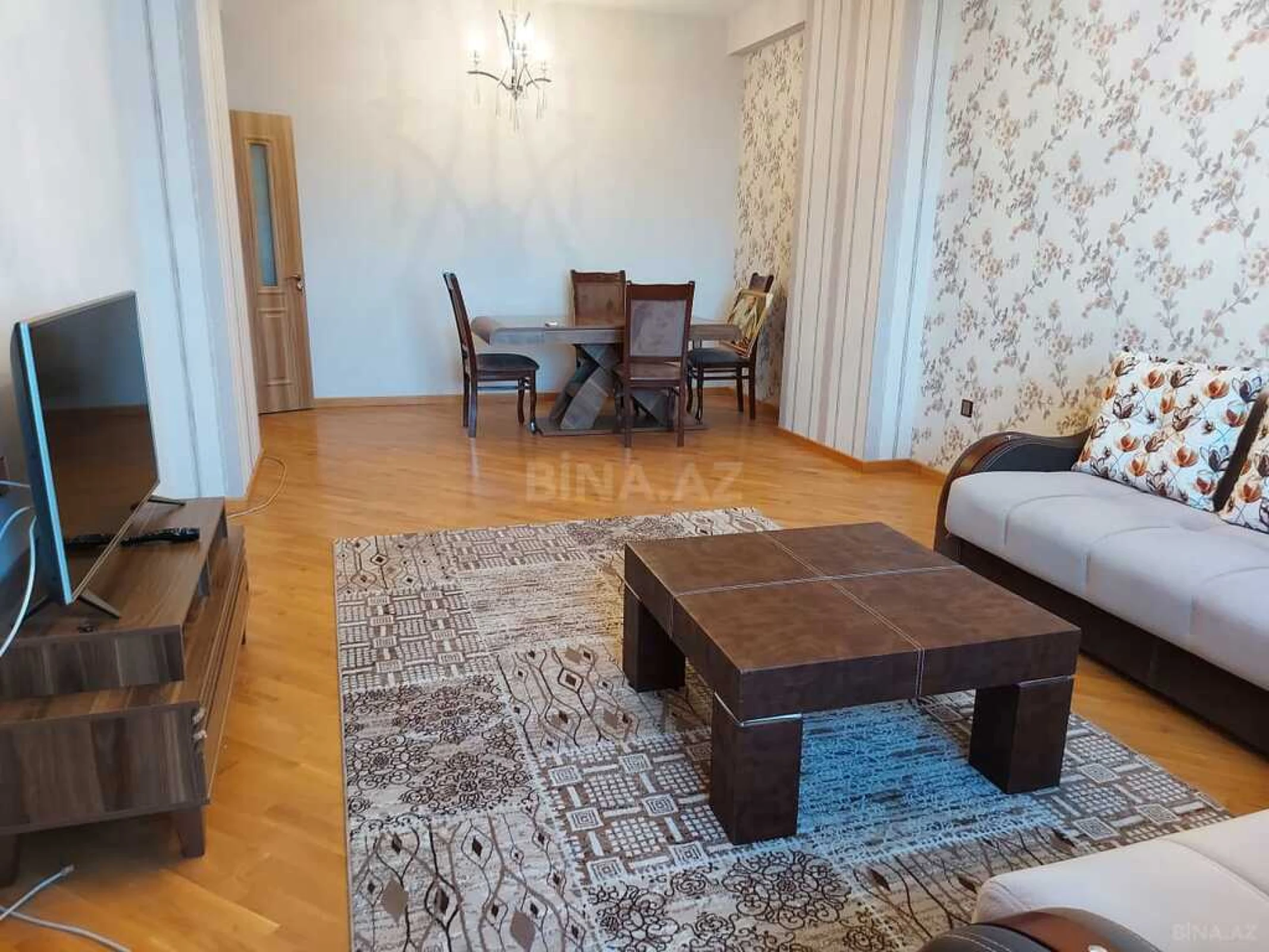Kirayə verilir 2 otaqlı mənzil 75 m²