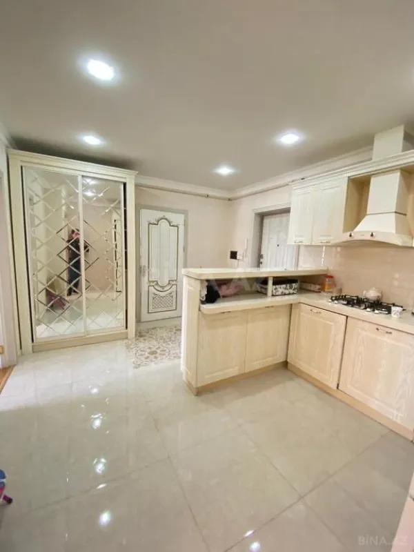 Kirayə verilir 2 otaqlı mənzil 67 m²