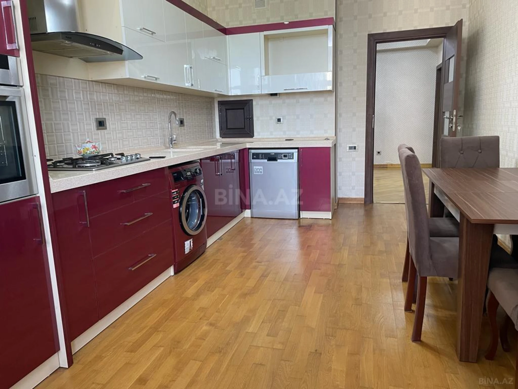 Kirayə verilir 3 otaqlı mənzil 145 m²