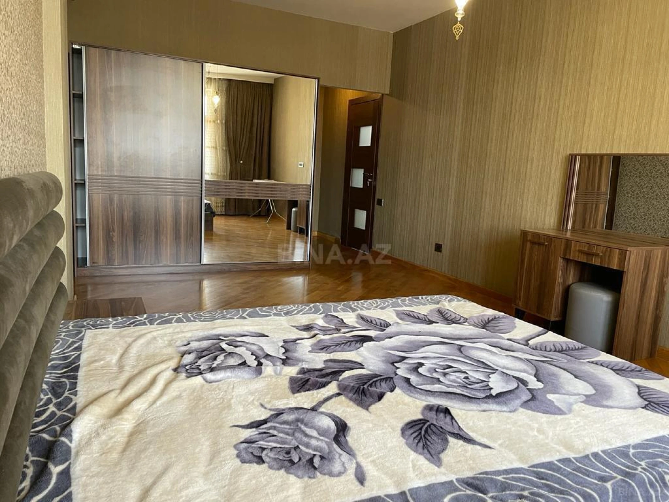 Kirayə verilir 3 otaqlı mənzil 145 m²