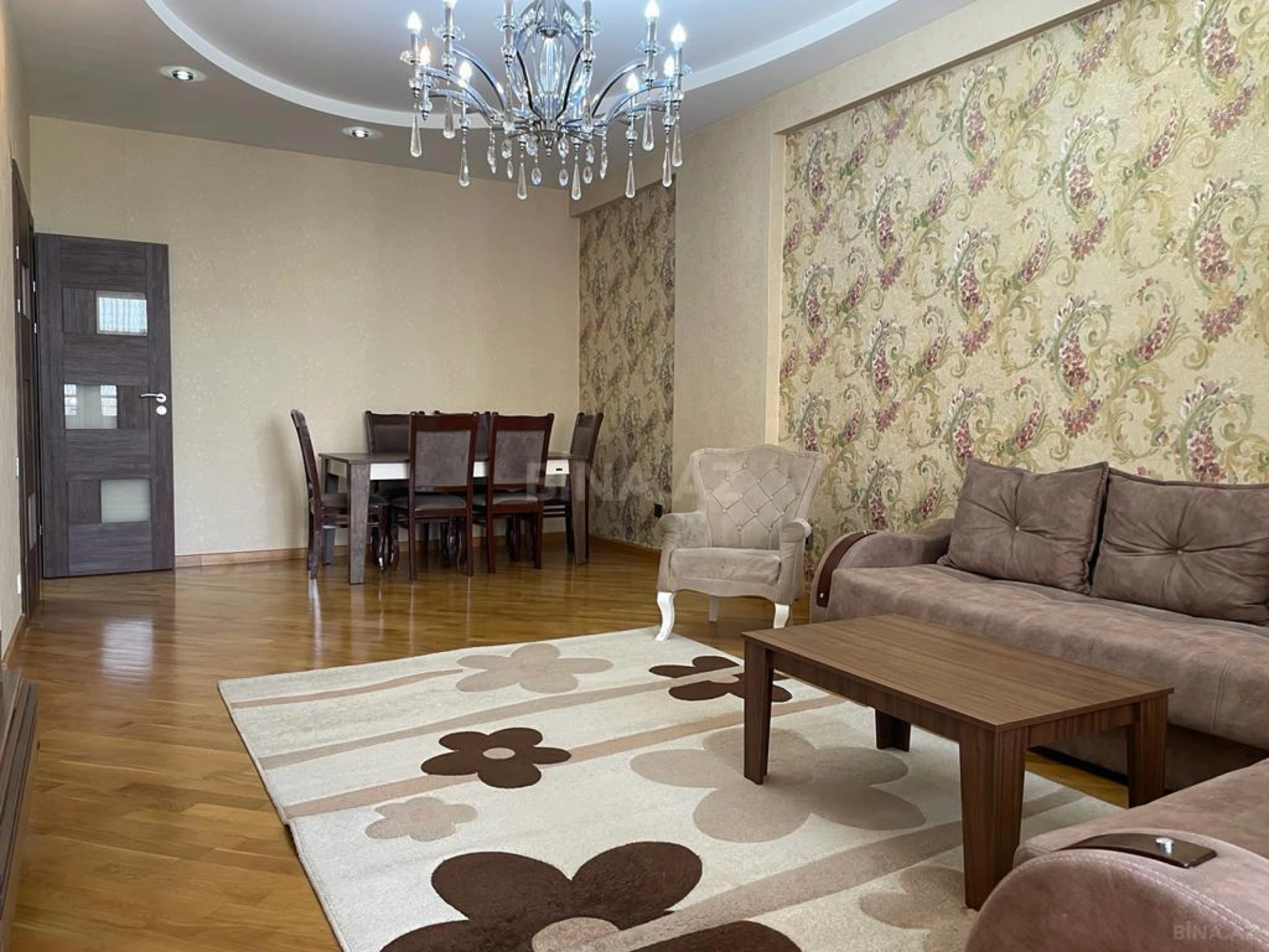 Kirayə verilir 3 otaqlı mənzil 145 m²