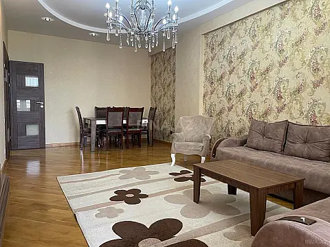 Kirayə verilir 3 otaqlı mənzil 145 m²