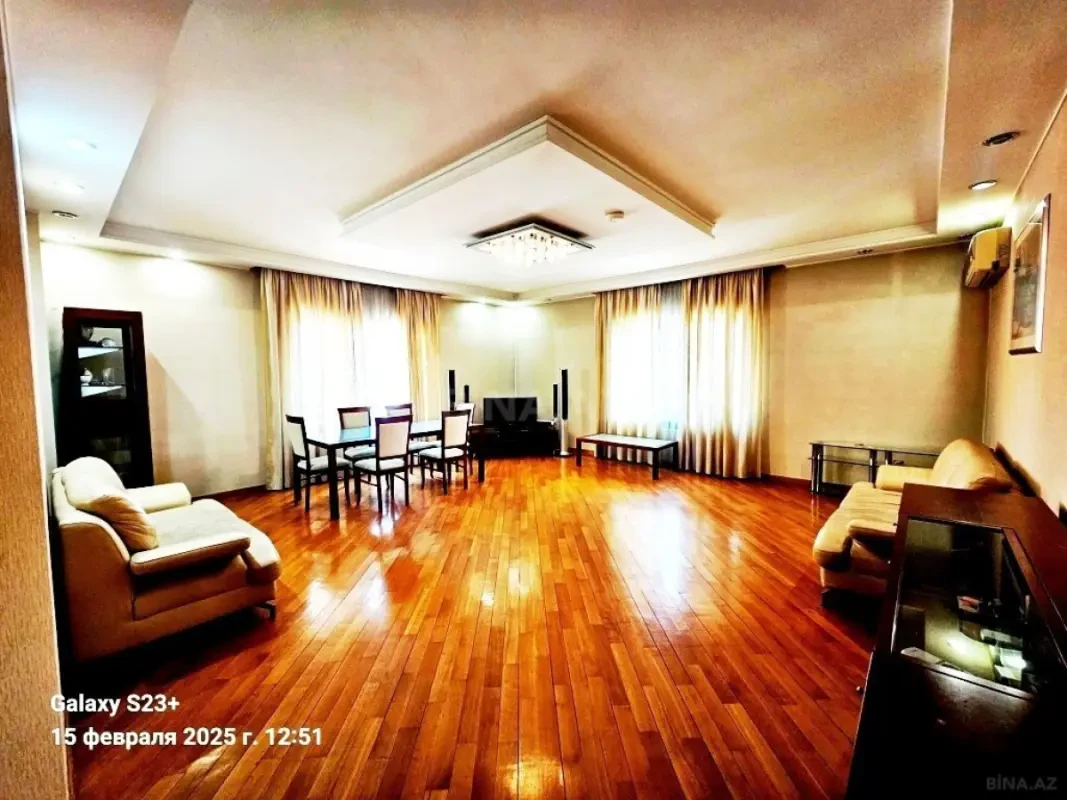 Satılır 3 otaqlı mənzil 135 m²