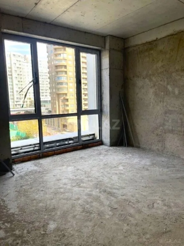 Satılır 2 otaqlı mənzil 81 m²