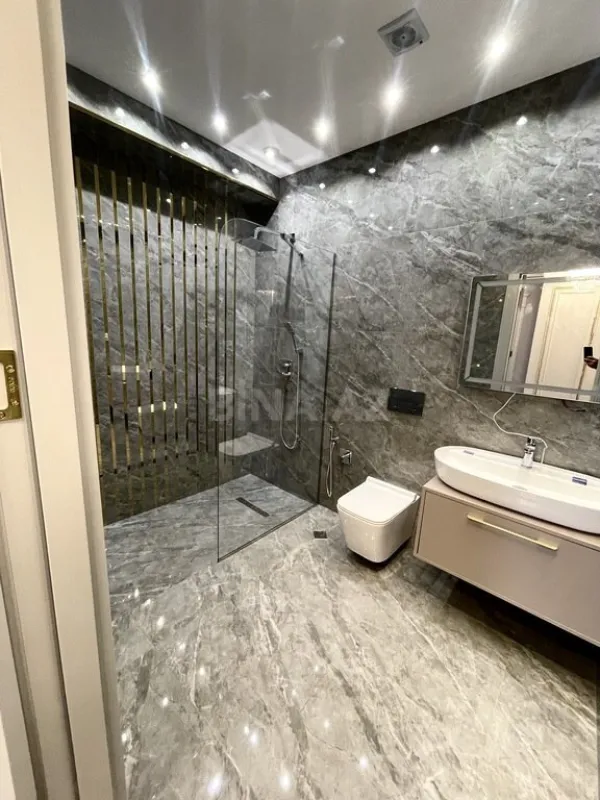 Satılır 4 otaqlı mənzil 147 m²