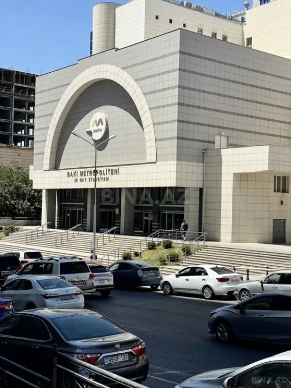 Satılır 4 otaqlı mənzil 147 m²