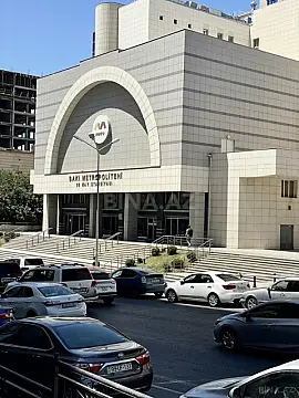 Satılır 4 otaqlı mənzil 147 m²