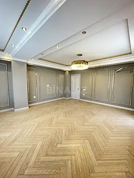 Satılır 4 otaqlı mənzil 147 m²