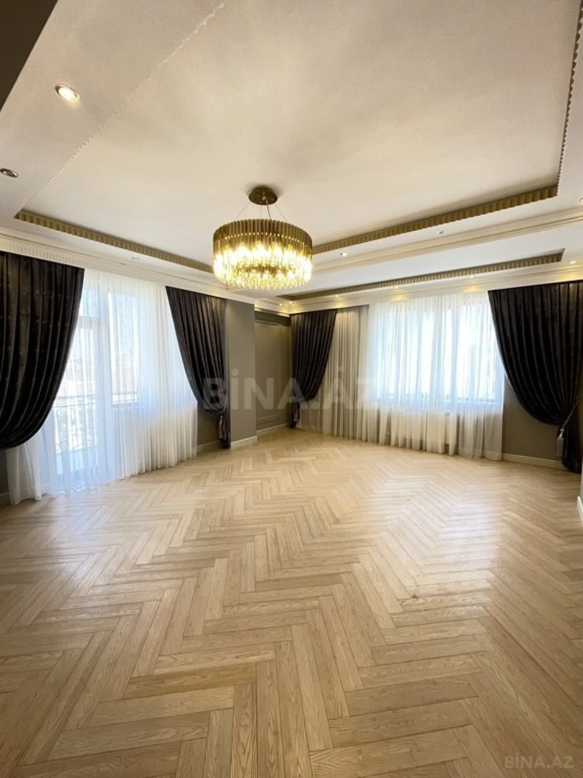 Satılır 4 otaqlı mənzil 147 m²