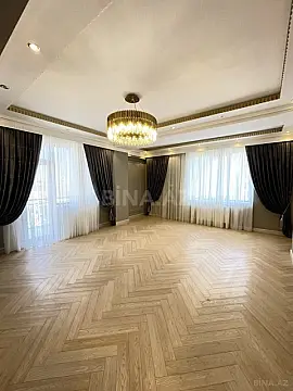 Satılır 4 otaqlı mənzil 147 m²