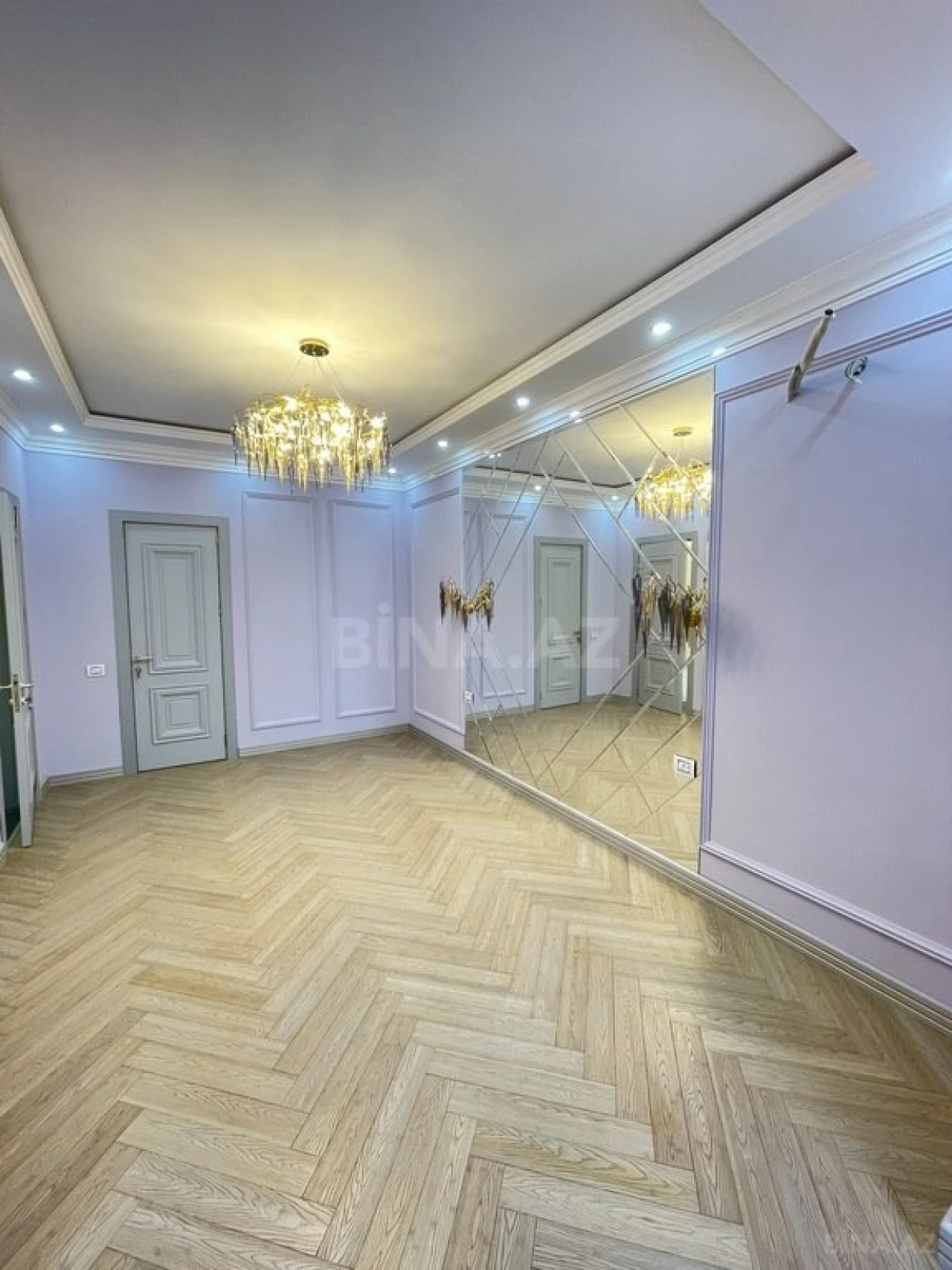 Satılır 4 otaqlı mənzil 147 m²