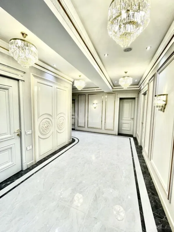 Satılır 4 otaqlı mənzil 147 m²