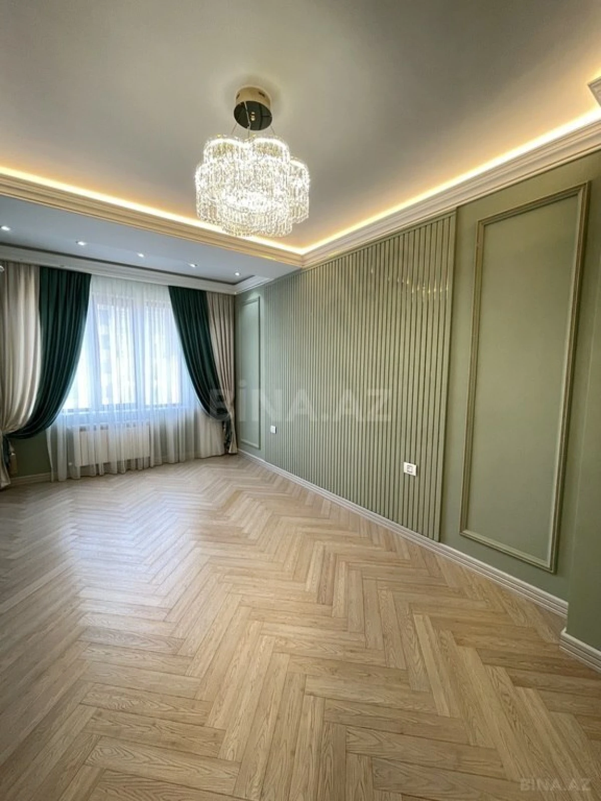 Satılır 4 otaqlı mənzil 147 m²