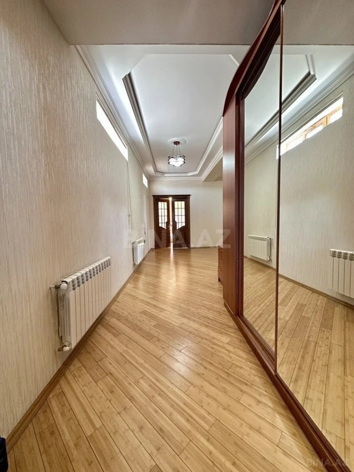 Satılır 3 otaqlı mənzil 150 m²
