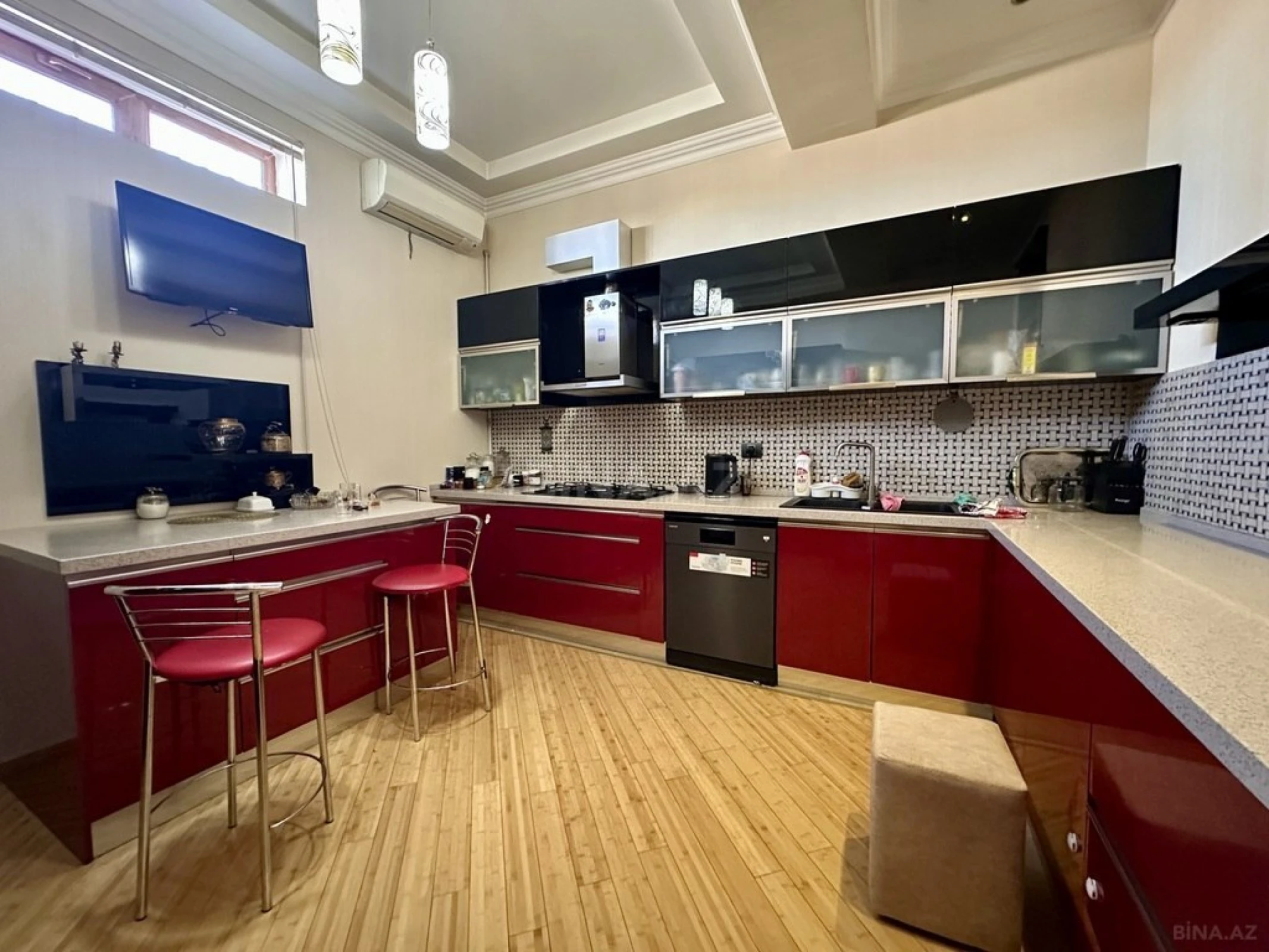 Satılır 3 otaqlı mənzil 150 m²