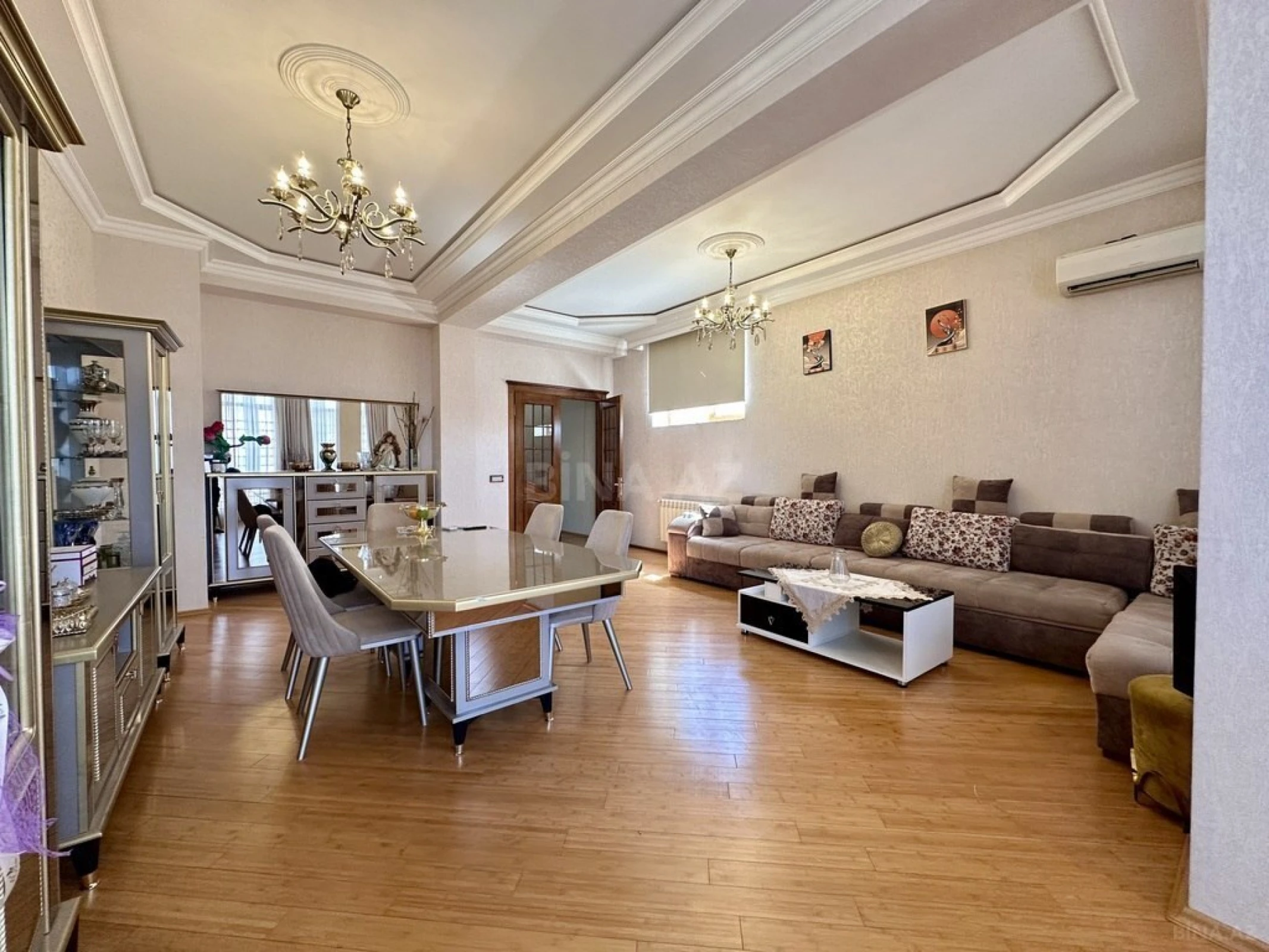 Satılır 3 otaqlı mənzil 150 m²