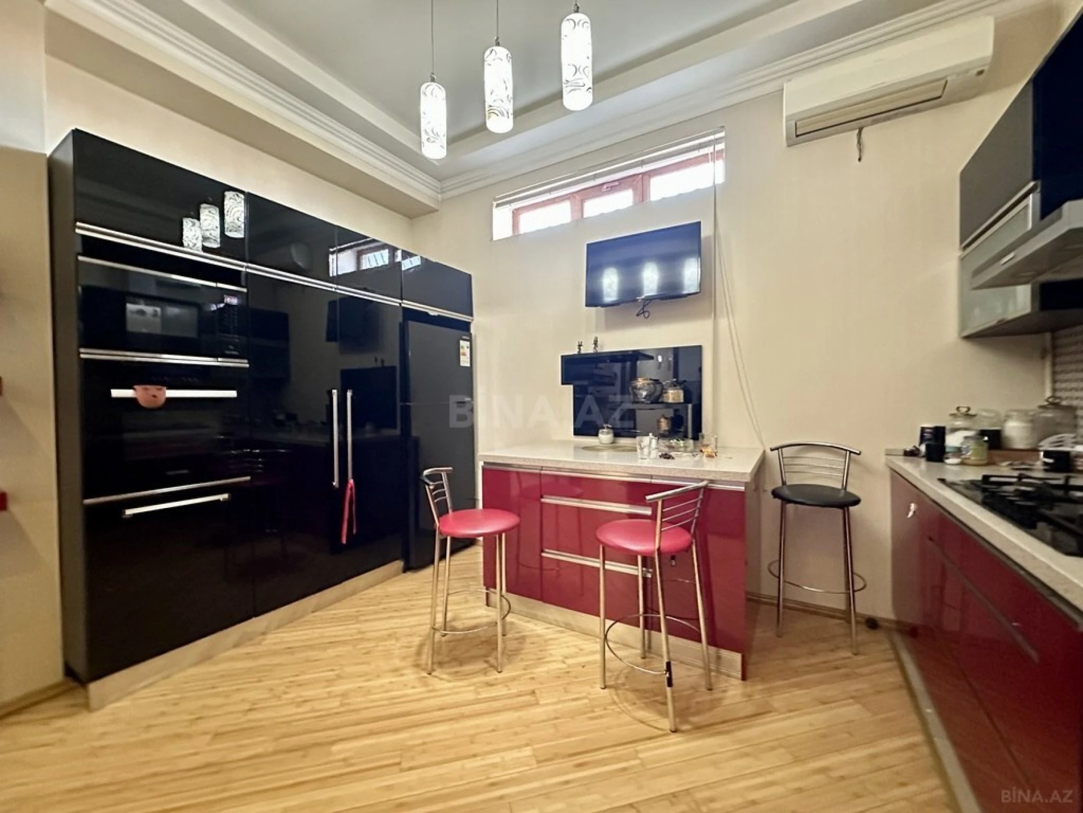 Satılır 3 otaqlı mənzil 150 m²